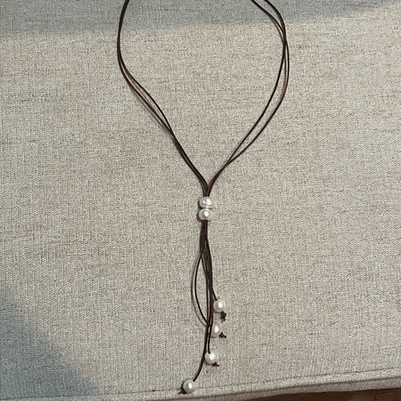 Drop Pearl & Leather Lariat Necklace - Picture 2 of 10